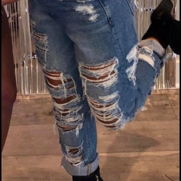 American Eagle high waisted ripped mom jeans - Picture 2 of 2